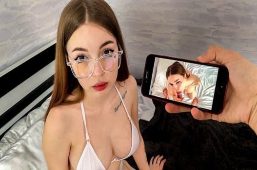 Anh trai phát hiện ra em kế đang cám dỗ và bùng nổ