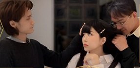 Các bộ lạc tình dục dụ dỗ các cô gái tham gia những cuộc hoan lạc không giới hạn
