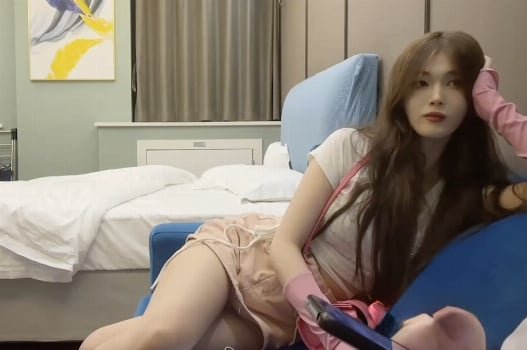 Chơi tình tập thể với một cô gái gợi cảm