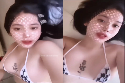 Cô gái gợi cảm khát khao anh trai mạnh mẽ