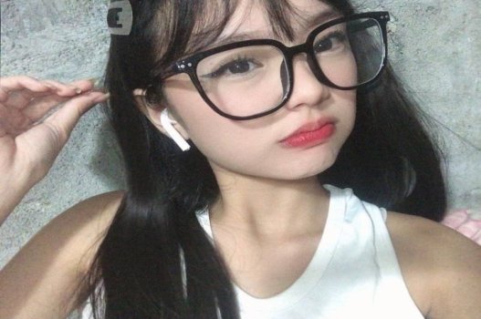 Noel quyến rũ anh bạn lớp qua cuộc phiêu lưu tình ái